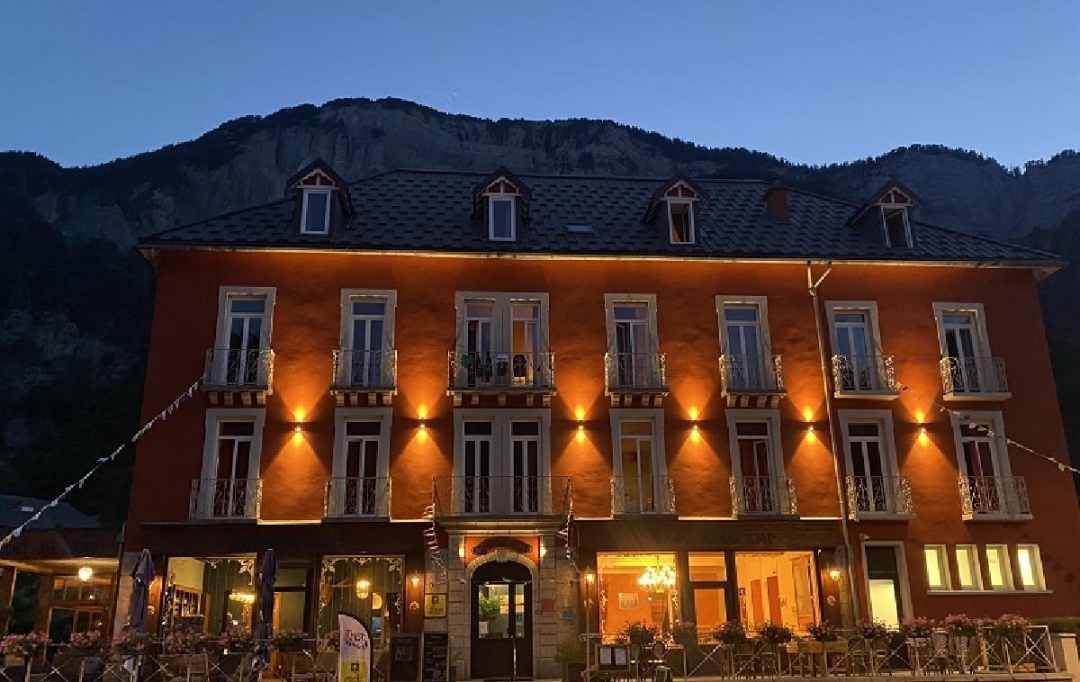 GRIET IMMO : Office | LE BOURG-D'OISANS (38520) | 1 500 m2 | 2 092 000 € 